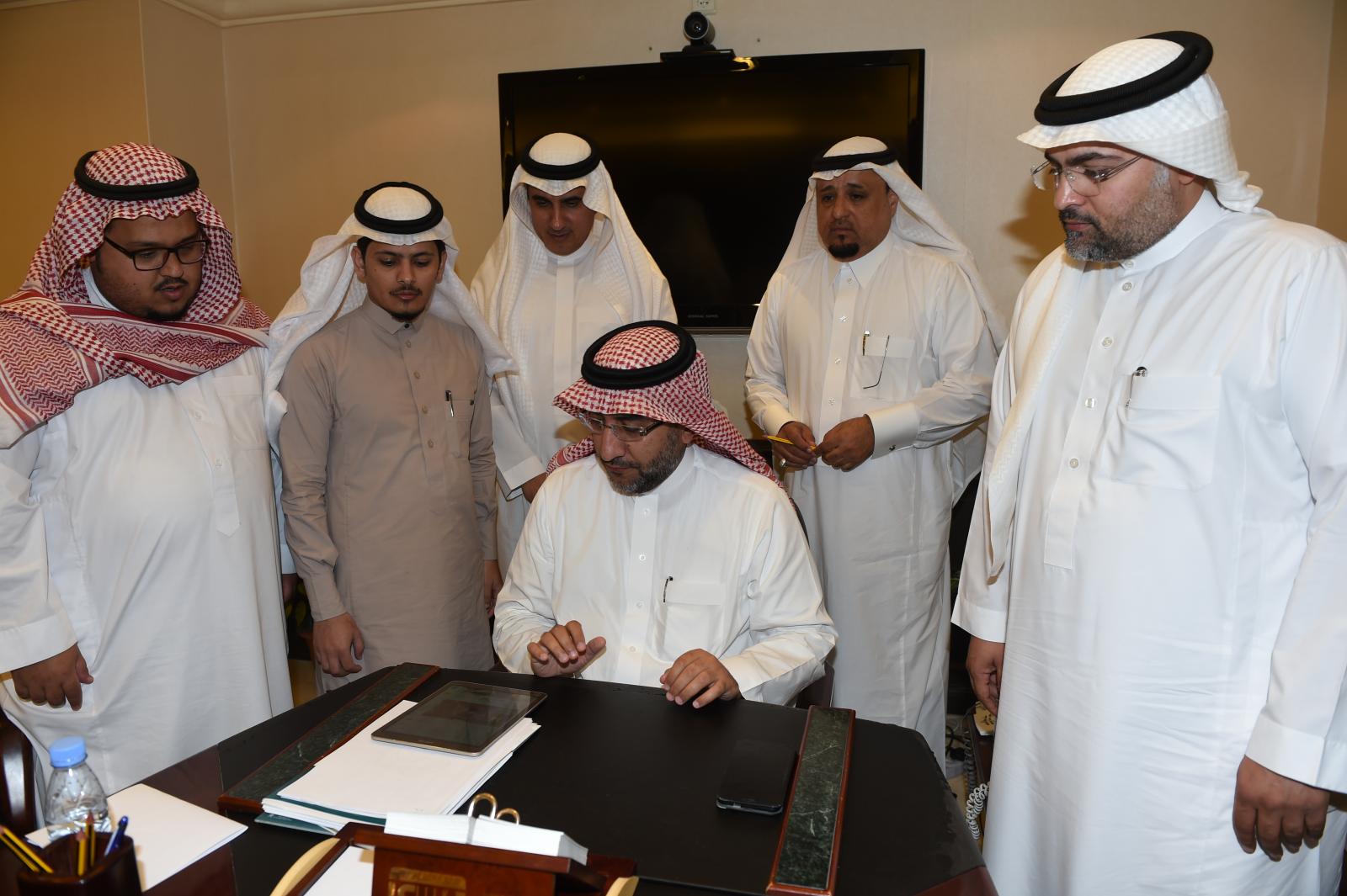 وكيل جامعة أم القرى يطلق وسم شكرا متقاعدي أم القرى إدارة العلاقات العامة الإدارة العامة للاتصال المؤسسي جامعة أم القرى
