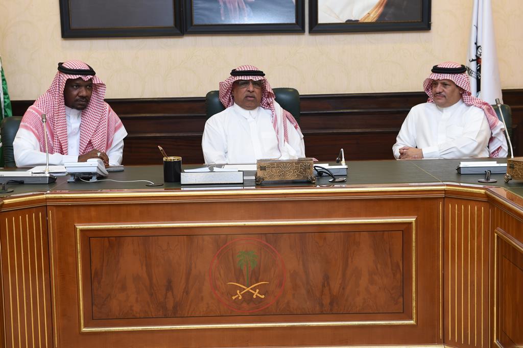 معالي مدير الجامعة يكرِّم المميَّزين بكلية خدمة المجتمع