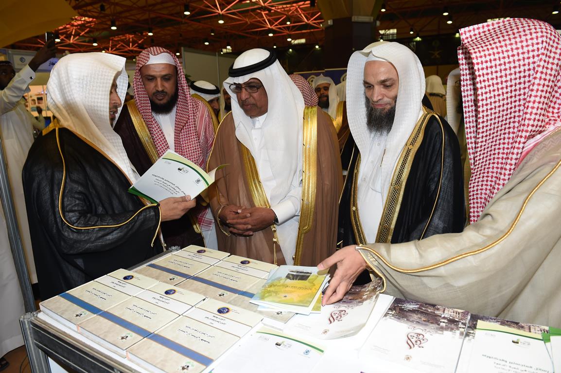 معالي مدير الجامعة يفتتح معرض الدعوة إلى الله في مكة المكرمة