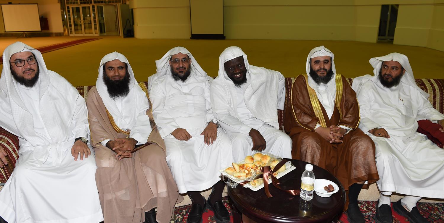 معالي مدير الجامعة يفتتح معرض الدعوة إلى الله في مكة المكرمة