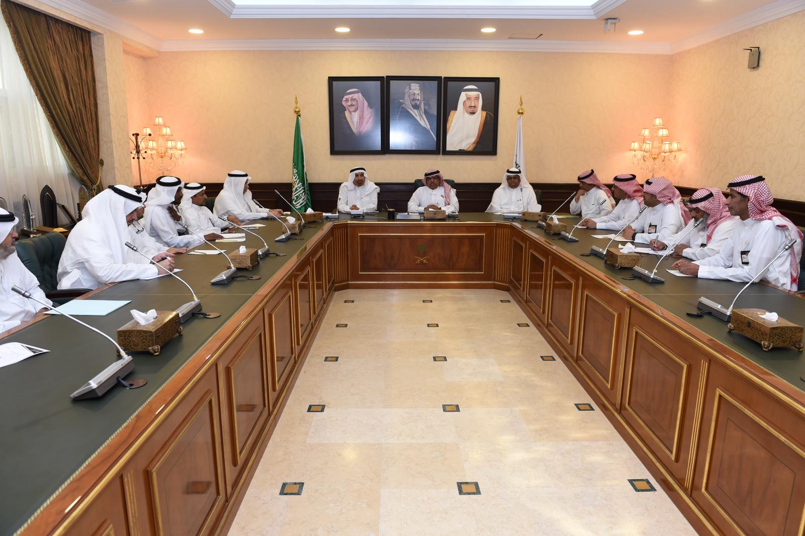 جامعة أم القرى والشركة السعودية للكهرباء يبحثان مجالات التعاون بينهما