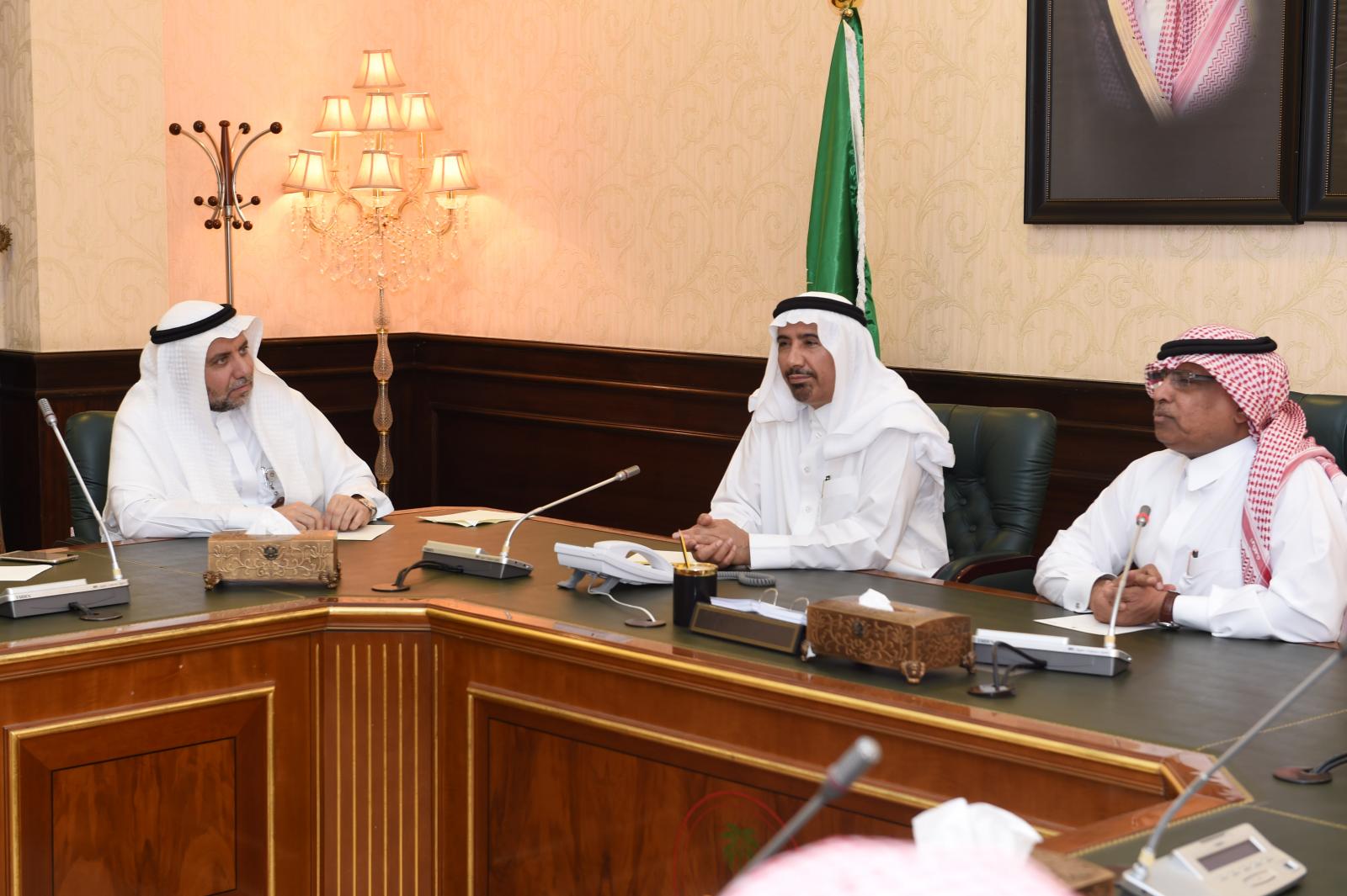 جامعة أم القرى والشركة السعودية للكهرباء يبحثان مجالات التعاون بينهما