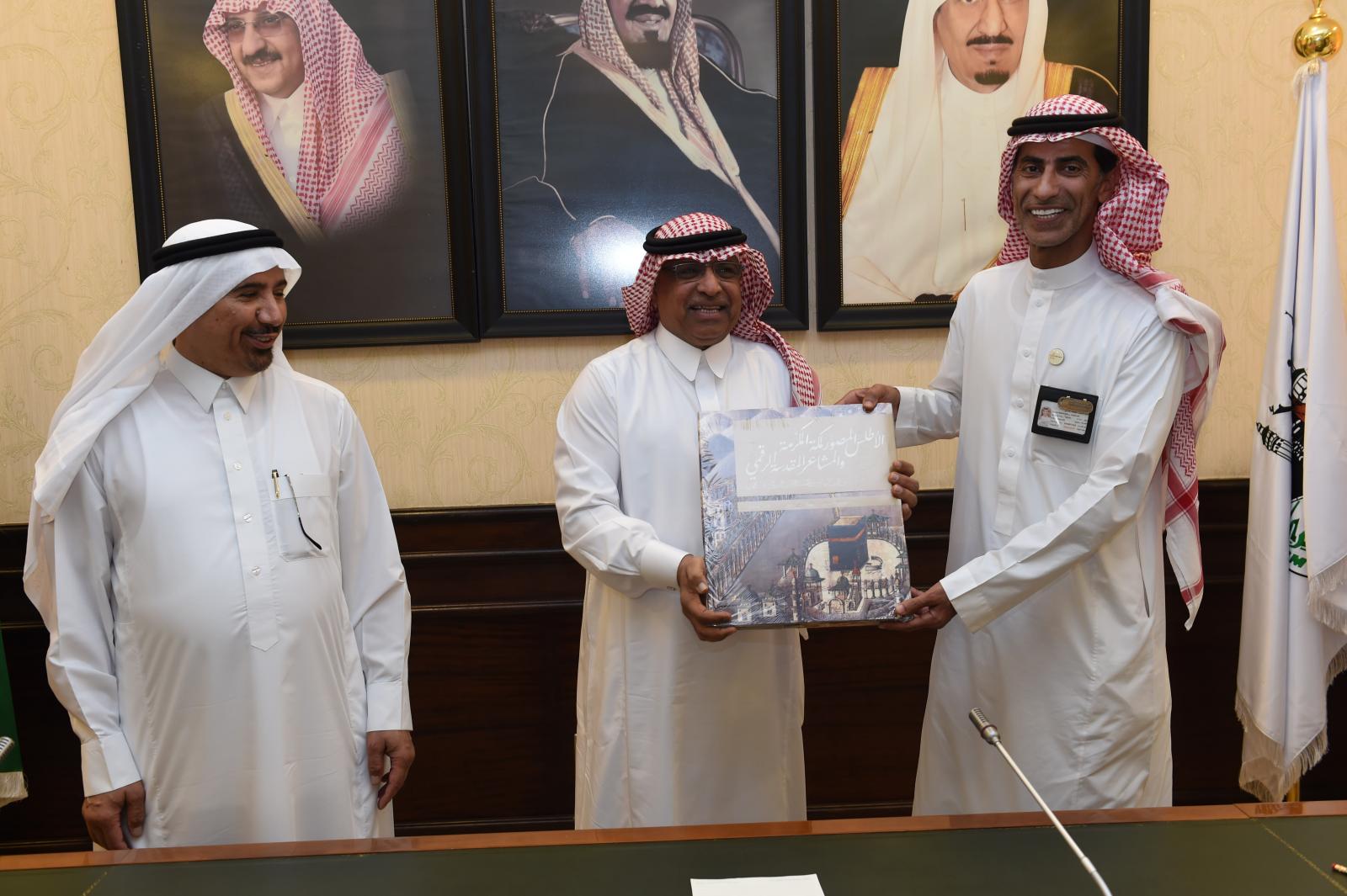 جامعة أم القرى والشركة السعودية للكهرباء يبحثان مجالات التعاون بينهما