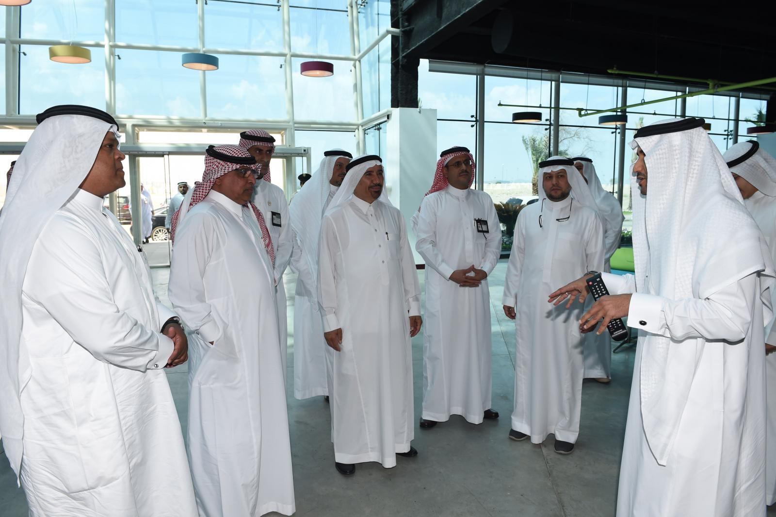 جامعة أم القرى والشركة السعودية للكهرباء يبحثان مجالات التعاون بينهما