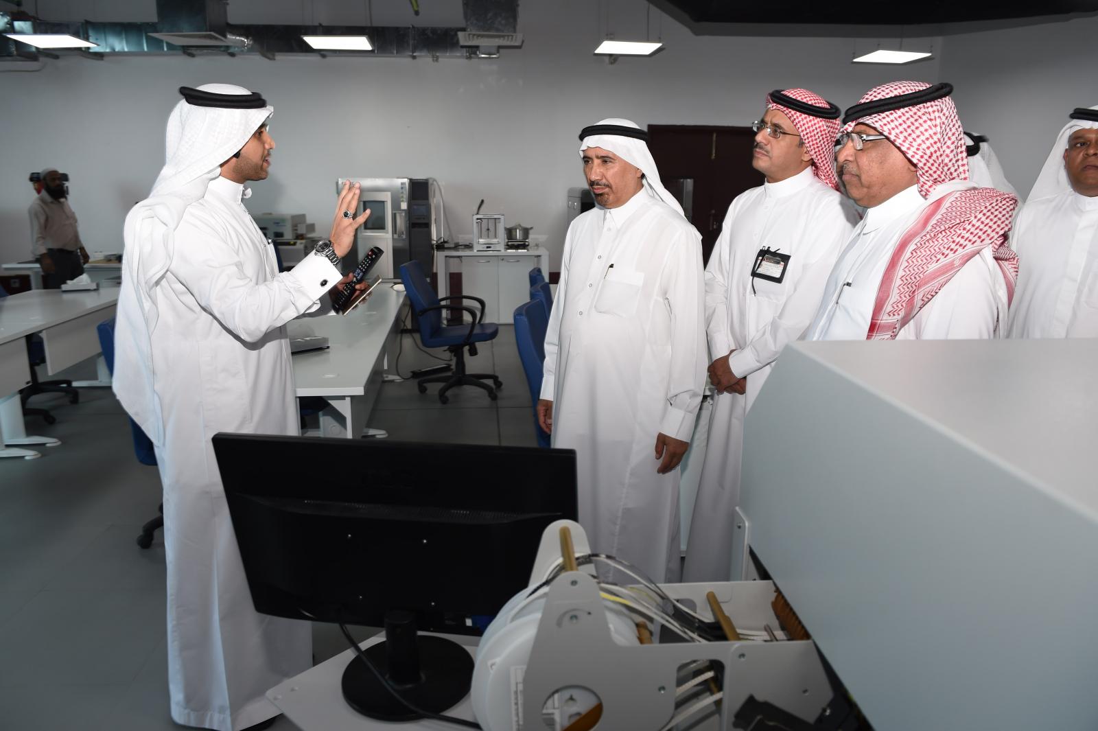جامعة أم القرى والشركة السعودية للكهرباء يبحثان مجالات التعاون بينهما