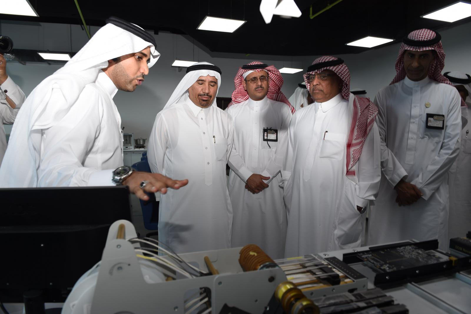 جامعة أم القرى والشركة السعودية للكهرباء يبحثان مجالات التعاون بينهما