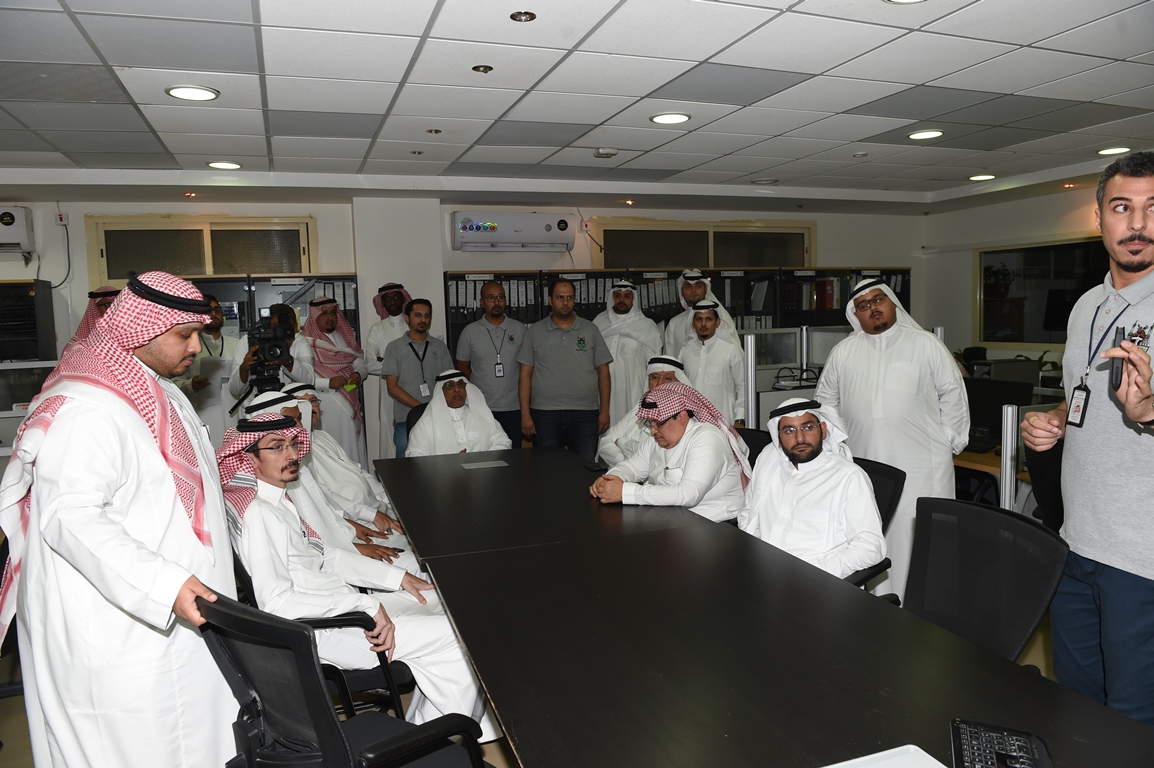 Chairman of Grand Mosque Projects Supervisory Committee Checks on Technical Committee Headquarter in Madinah