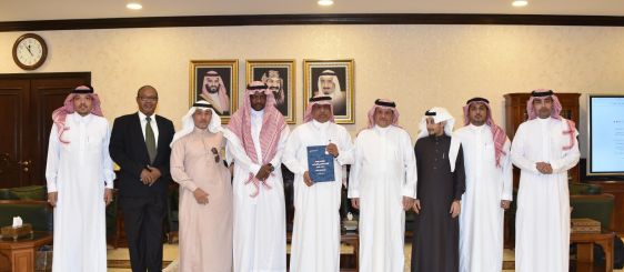 معالي مدير الجامعة يدشن الموقع الإلكتروني لوحدة العمل التطوعي