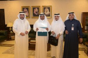 UQU President Honors Affiliates of Administrative Communication Center 