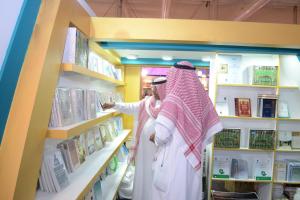 UQU President Checks on University Pavilion in Jeddah Book Fair