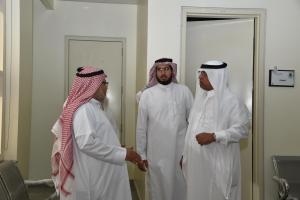 UQU President Checks on Work Mechanism at the Deanships of Admission and Registration and Students Affairs 