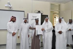 UQU President Hands out Effective Academic Leadership Certificates