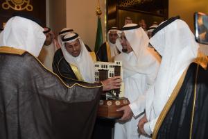 Makkah Emir Launches Umm Al-Qura Consultations Oasis  