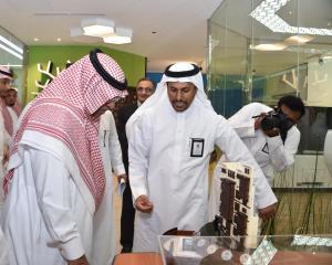 UQU President Checks on Consulting Units at the Consulting Research and Studies Institute 