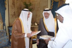 Prince of Makkah Region Receives University President and Congratulates Him on Royal Trust  