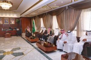 Acting Emir of Makkah Receives (16) Books of Editions of King Salman's Chair for the History of Makkah