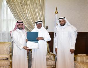 UQU President Honors Affiliates of Legal Department