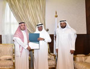 UQU President Honors Affiliates of Legal Department