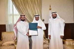 UQU President Honors Affiliates of Legal Department