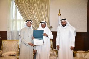 UQU President Honors Affiliates of Legal Department