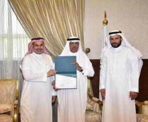 UQU President Honors Affiliates of Legal Department