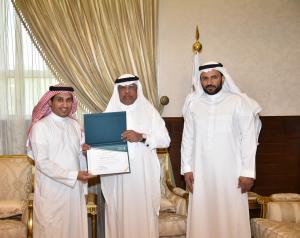 UQU President Honors Affiliates of Legal Department