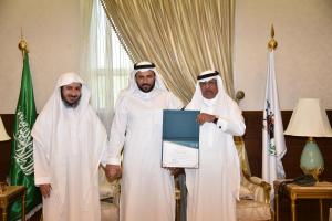 UQU President Honors Affiliates of Legal Department