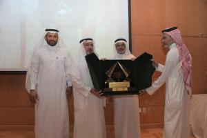 UQU President Honors Mr. Mohamed Al-Nahari