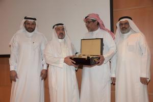 UQU President Honors Mr. Mohamed Al-Nahari