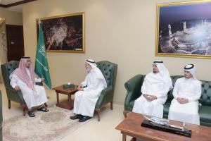 His Highness the Assistant Undersecretary of Makkah Emirate for Rights Receives UQU President 