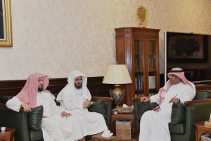 UQU President Honors Shariah College's Outstanding Faculty Members