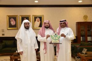 UQU President Honors Shariah College's Outstanding Faculty Members