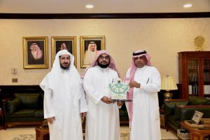 UQU President Honors Shariah College's Outstanding Faculty Members