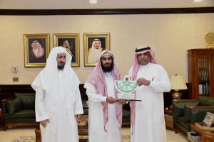 UQU President Honors Shariah College's Outstanding Faculty Members