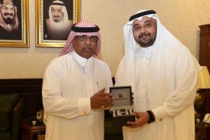 UQU President Honors  Dr. Emad Makki on Scholarship from the College of Engineering