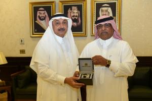 UQU President Honors  Dr. Emad Makki on Scholarship from the College of Engineering