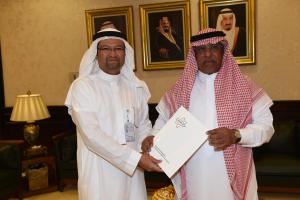 UQU President Receives Academic Accreditation Certificates of the Medical Colleges