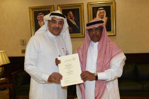 UQU President Receives Academic Accreditation Certificates of the Medical Colleges