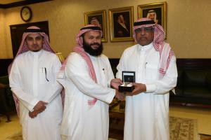 UQU President Honors Operations and Maintenance Department Unit Heads