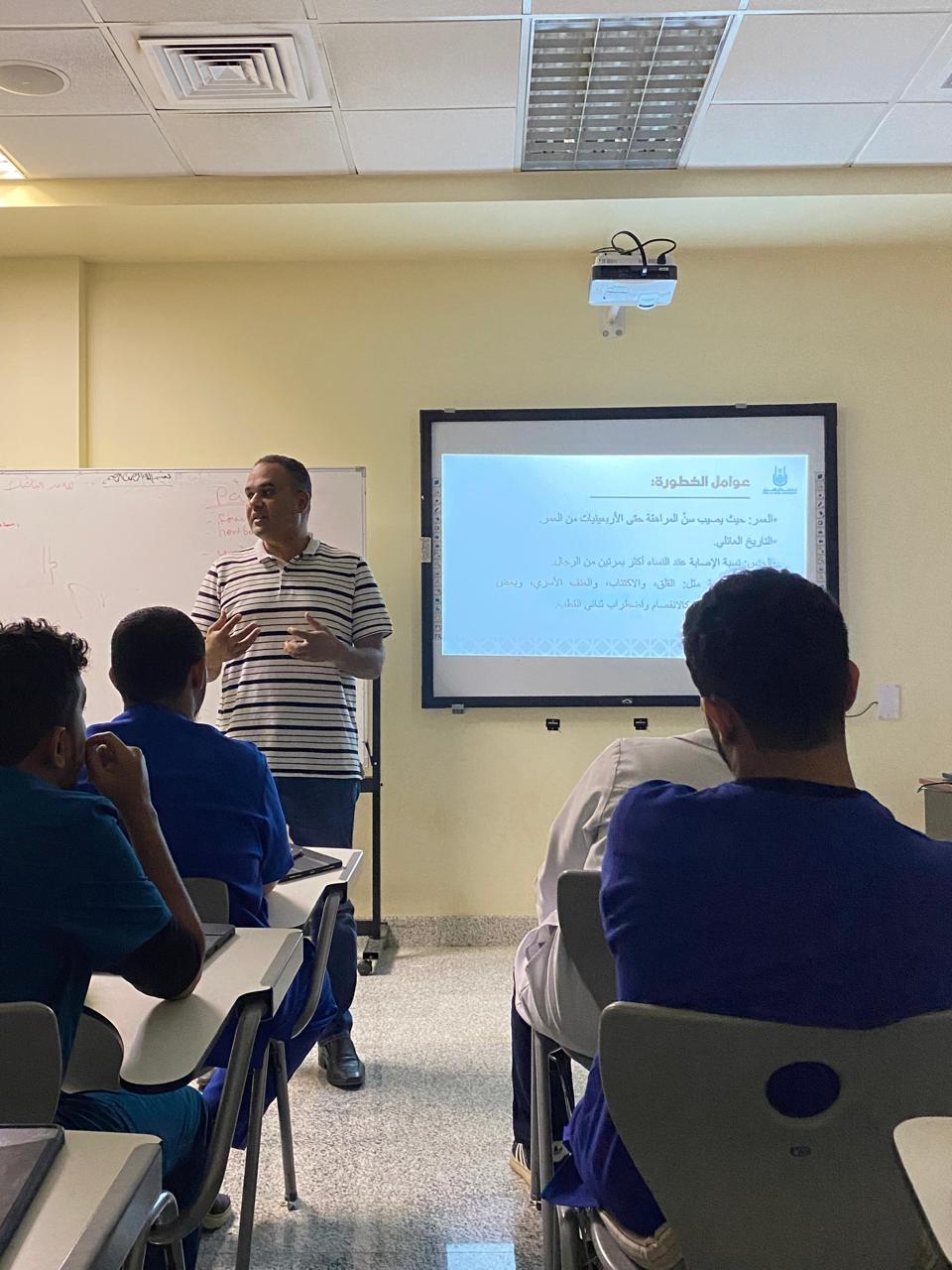 النادي الطلابي بكلية. الطب بالقنفذة يقيم محاضرة علمية پعنوان القولون العصبي والاختبارات