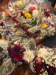 Vice Dean of the University College Organizes an Initiative to Distribute Bouquets of Roses to the Staff