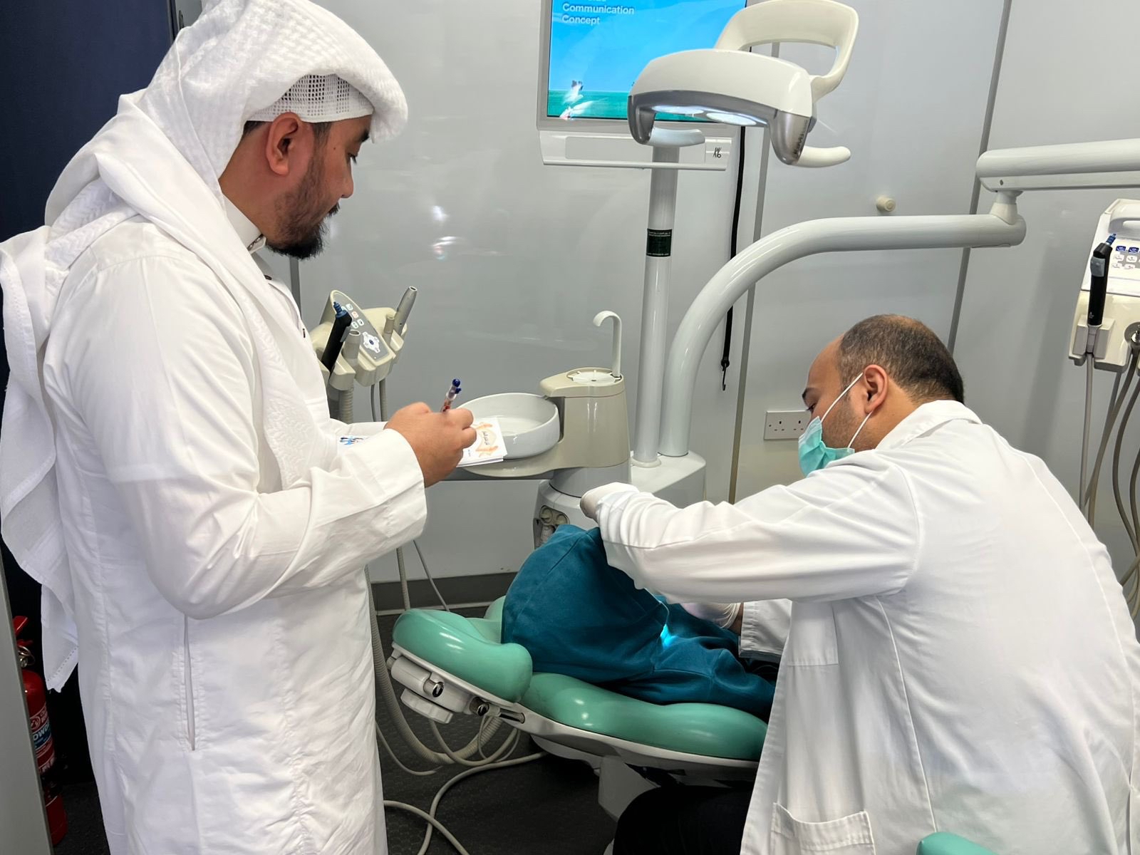 جانب من زيارة قسم العلاج التحفظي لمدارس دار البشرى في مكة المكرمة.