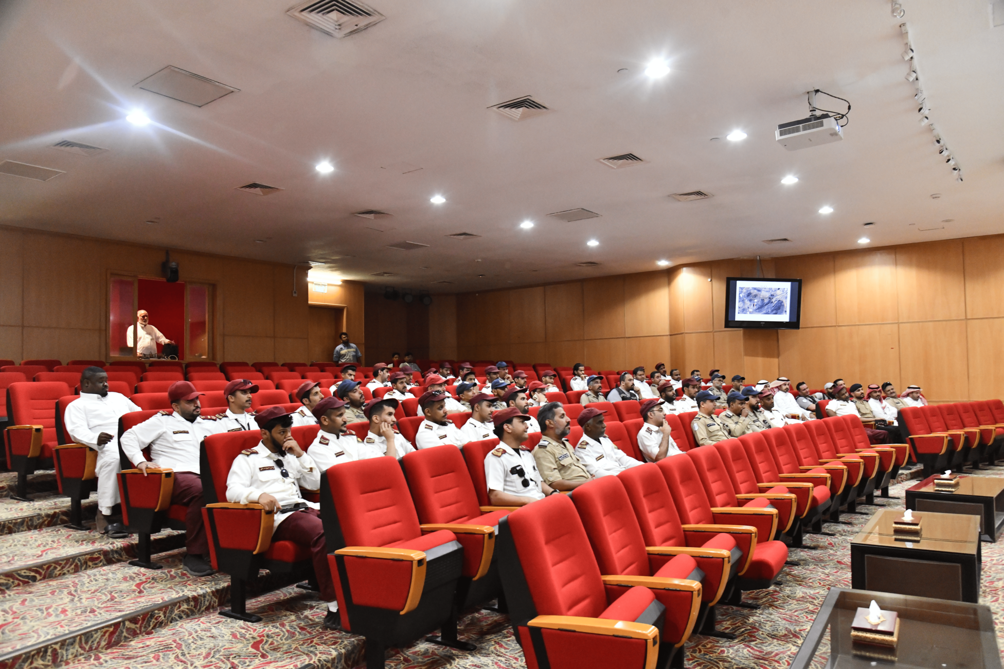 إدارة الأمن والسلامة تنفذ ورشة عمل استعداداً لحفل تخرج الدفعة 73