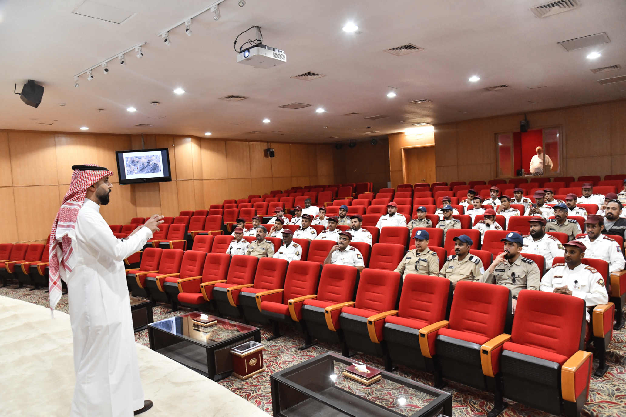 إدارة الأمن والسلامة تنفذ ورشة عمل استعداداً لحفل تخرج الدفعة 73
