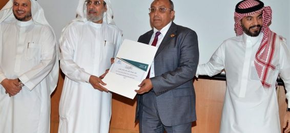 Prof. Muhammad Salamah Receives the Award for the First E-Course in Physical Education in the University