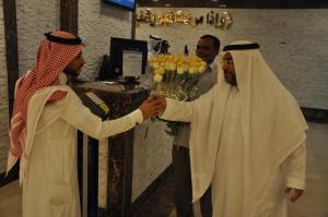 On the Eid Day: UQU Medical Center Receives Patients with Flowers and Sweets