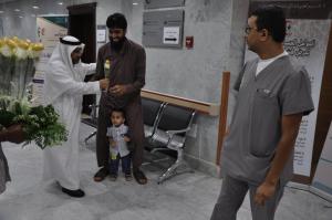 On the Eid Day: UQU Medical Center Receives Patients with Flowers and Sweets