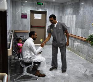 On the Eid Day: UQU Medical Center Receives Patients with Flowers and Sweets