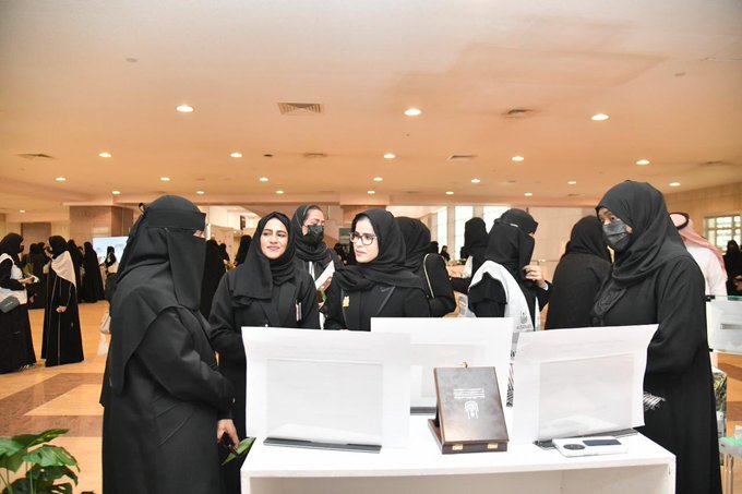 مشاركة العيادة الطبية الجامعية في المعرض المصاحب لفعاليات اليوم العالمي للتطوع