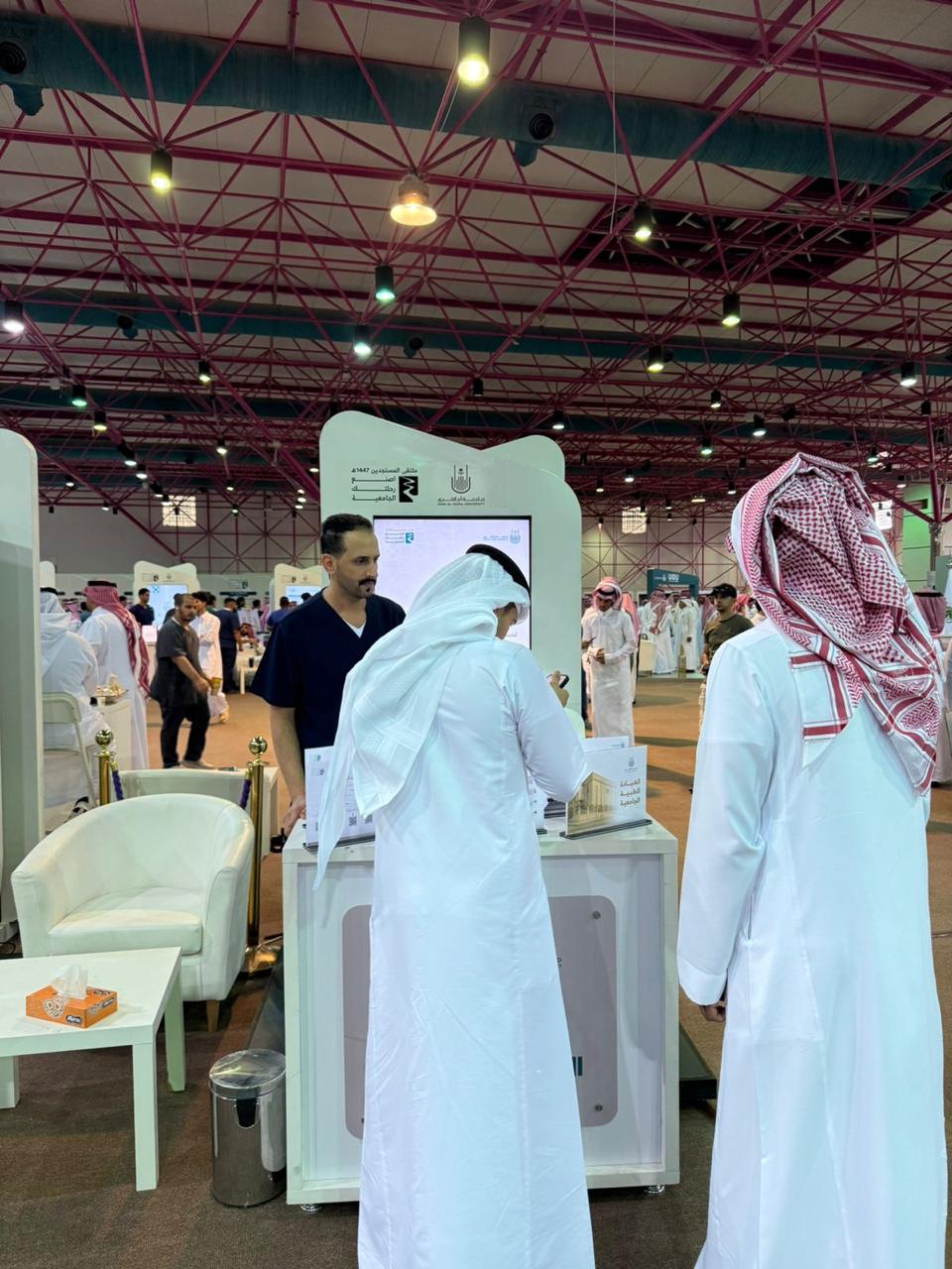 مشاركة العيادة الطبية الجامعية في ملتقى المستجدين لعام ١٤٤٧هـ